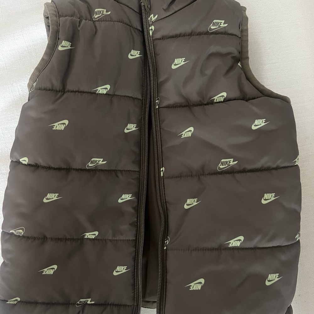 Nike Black Puffer Vest with Light Green Logo Print nwot size 3t